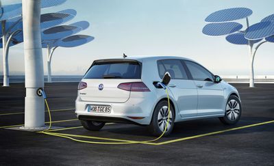  Před deseti lety Volkswagen představil své první elektrické modely
