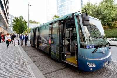 Pražská Brumlovka má první 100% elektrickou flotilu autobusů 