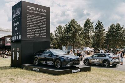 Toyota s elektrickými vozy partnerem festivalu Rock for People
