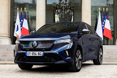 Francouzský prezident bude jezdit ekologickým Renaultem