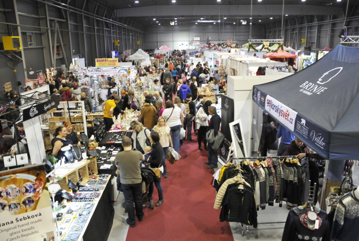 Crowds of  visitors at Christmas trade fair 2018